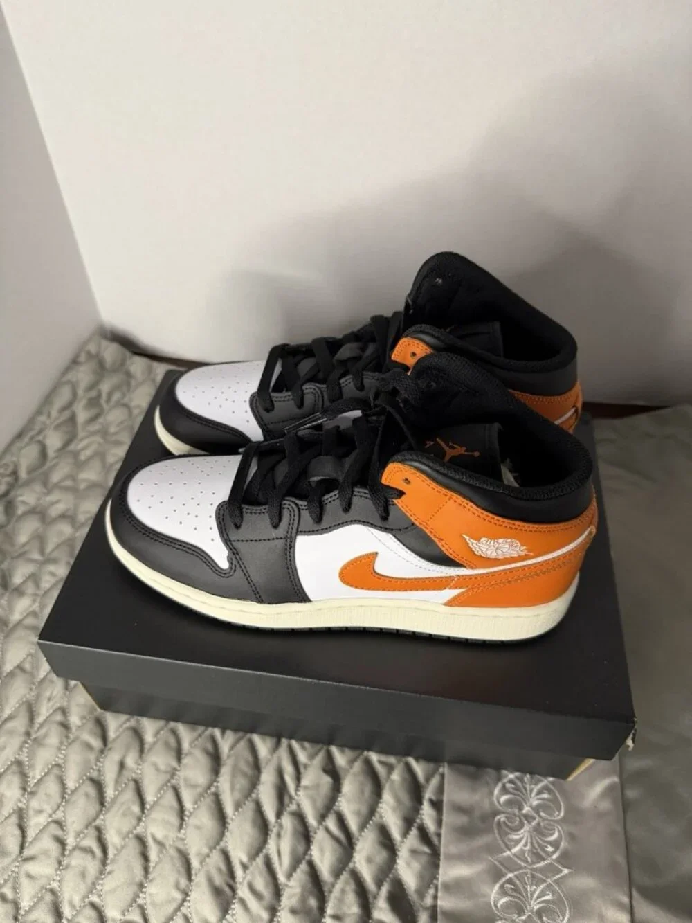 Air Jordan 1 Mid SE Turf Orange 6y
